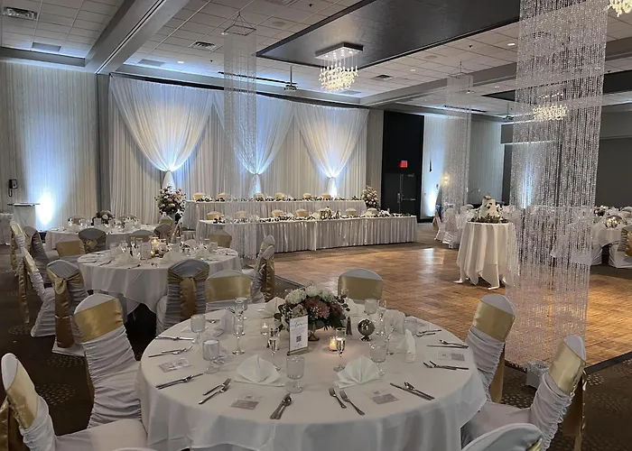 Doubletree By Hilton Bloomington
